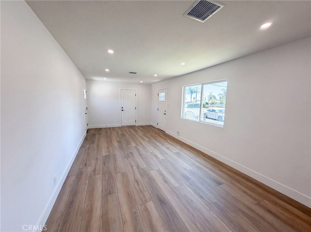 1193 E G, Ontario