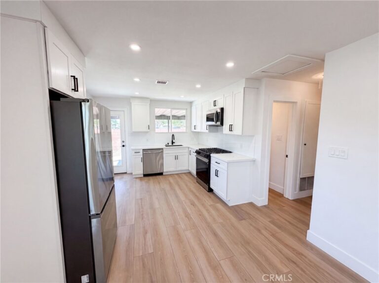 1193 E G, Ontario