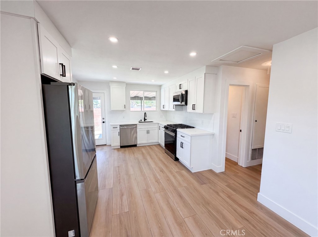 1193 E G, Ontario