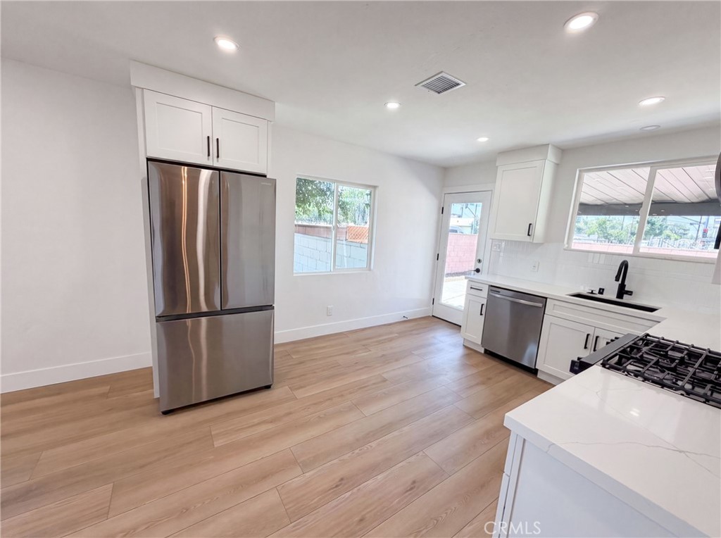 1193 E G, Ontario