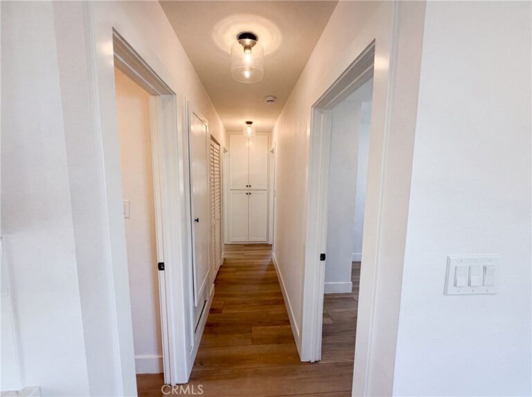 1193 E G, Ontario