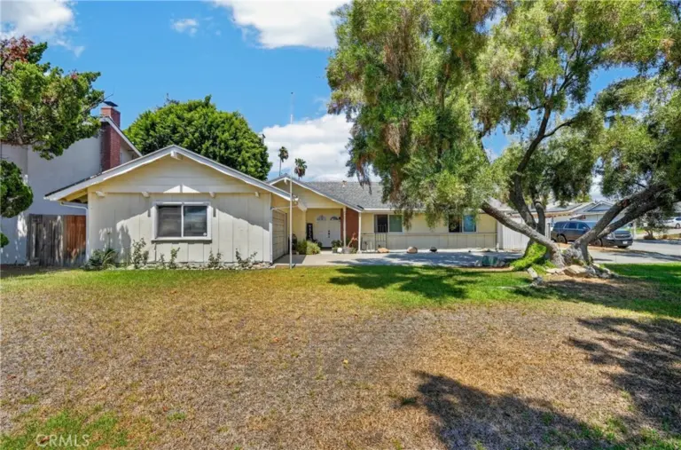 1215 Dickenson, Upland