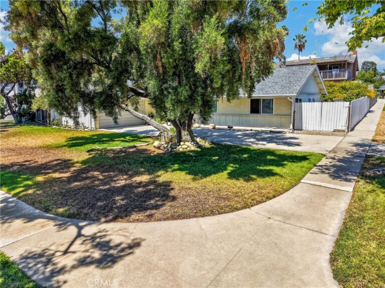 1215 Dickenson, Upland