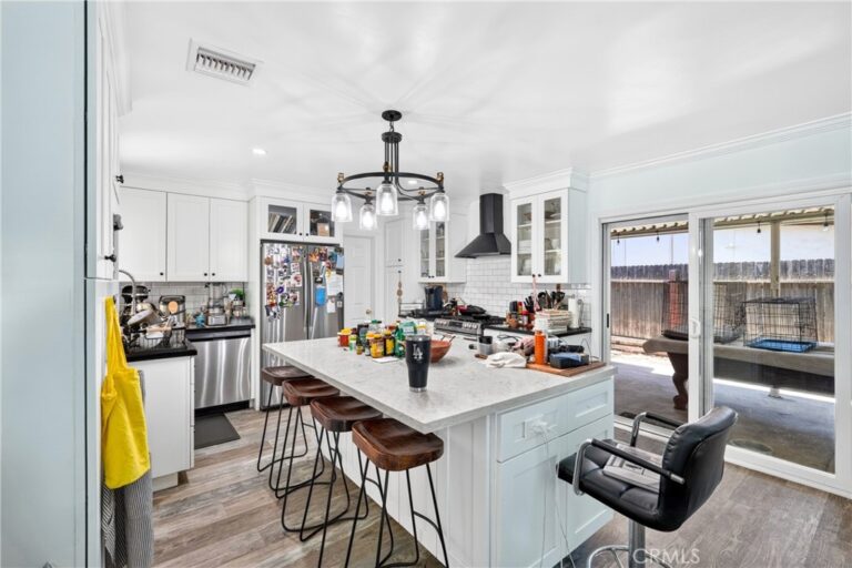 1215 Dickenson, Upland