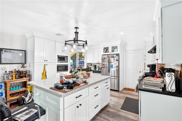 1215 Dickenson, Upland