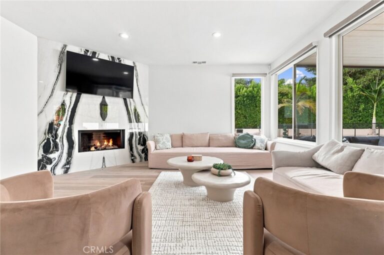 124 Grand Oaks, Glendora
