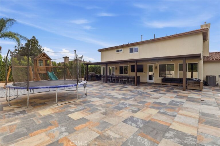 124 Grand Oaks, Glendora