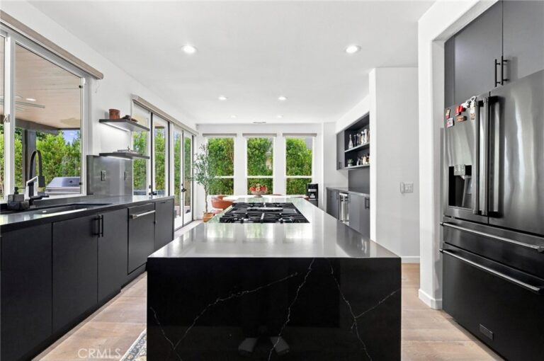 124 Grand Oaks, Glendora