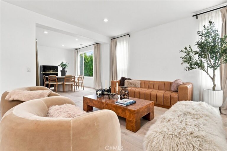 124 Grand Oaks, Glendora