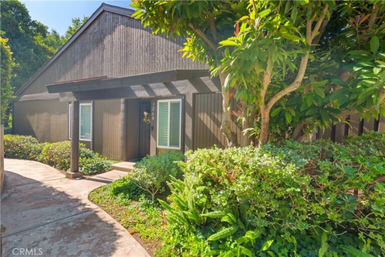 1268 Tarryglen Ln, San Dimas
