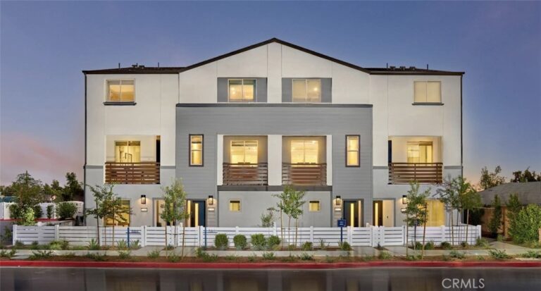 1304 W W Oak Crest Paseo, Ontario