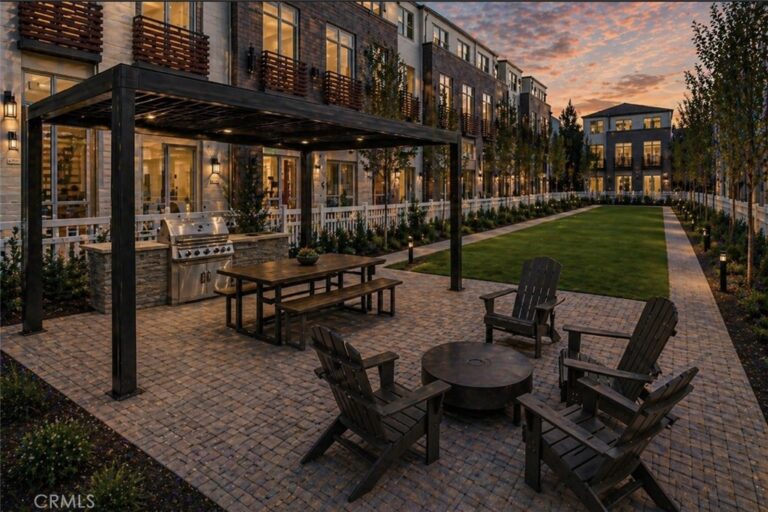 1304 W W Oak Crest Paseo, Ontario