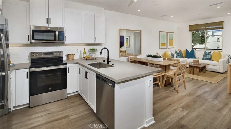 1304 W W Oak Crest Paseo, Ontario