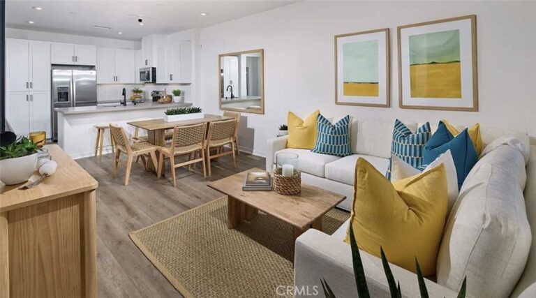 1304 W W Oak Crest Paseo, Ontario