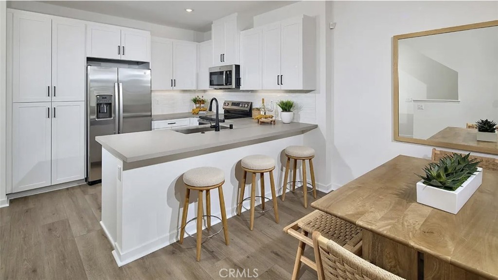 1304 W W Oak Crest Paseo, Ontario