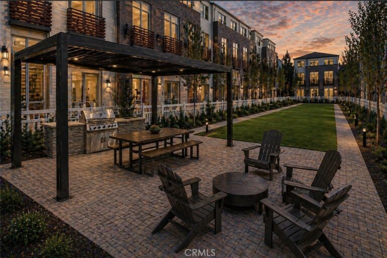 1306 W W Oakcrest Paseo, Ontario