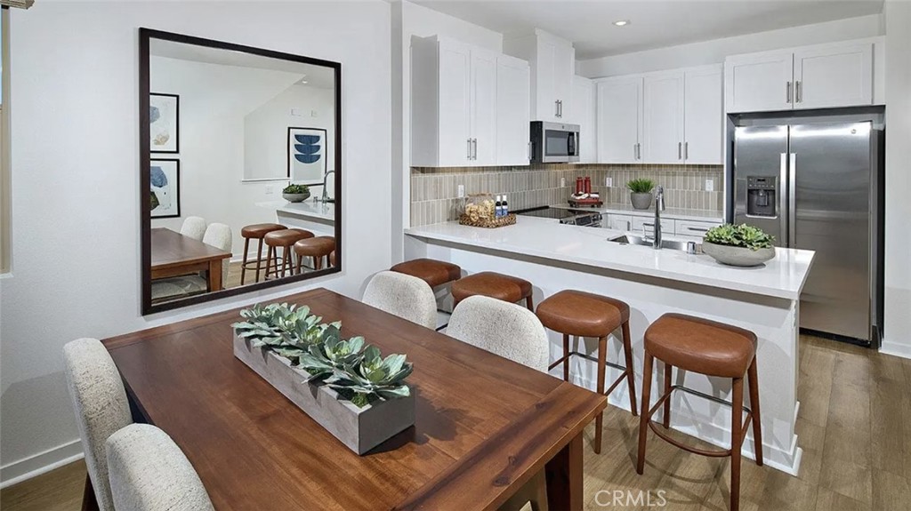 1306 W W Oakcrest Paseo, Ontario