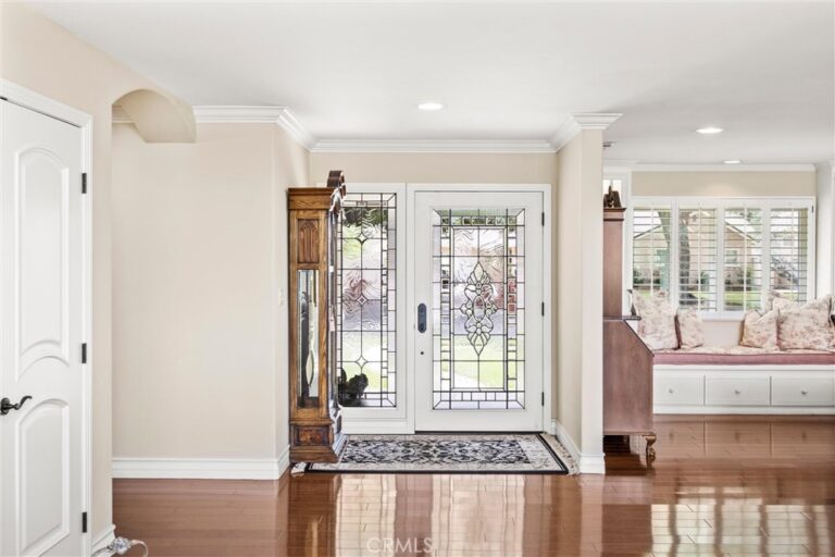1328 Loma Sola, Upland