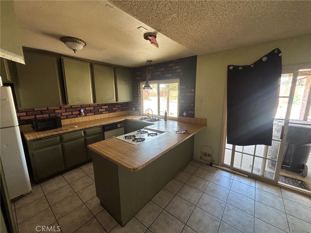 1355 N Placer Avenue, Ontario