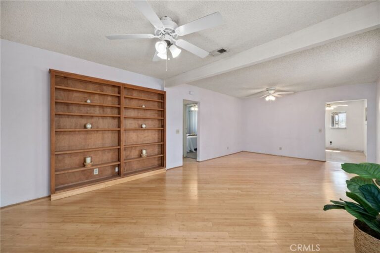 1356 1/2 Bowen, Upland