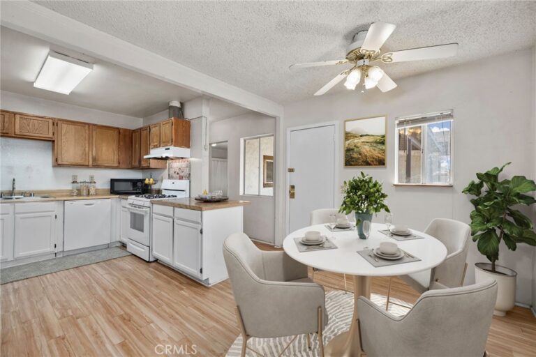 1356 1/2 Bowen, Upland