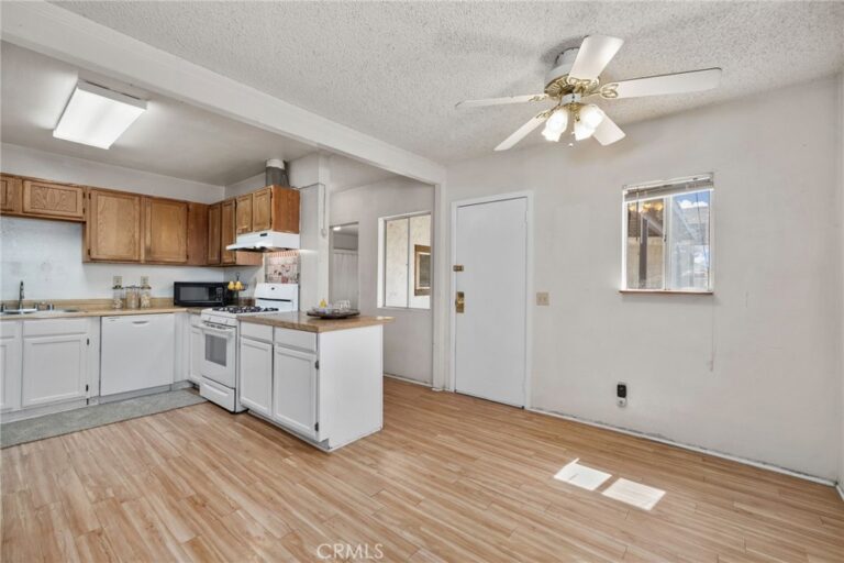 1356 1/2 Bowen, Upland