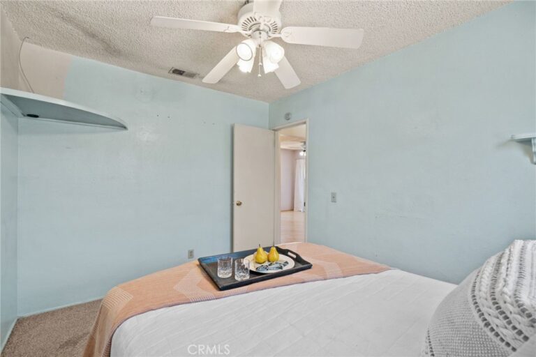 1356 1/2 Bowen, Upland