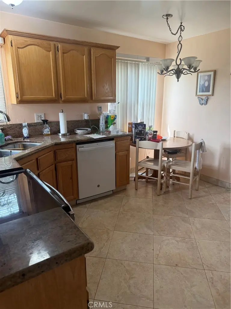 1381 N Glenfinnan, Covina