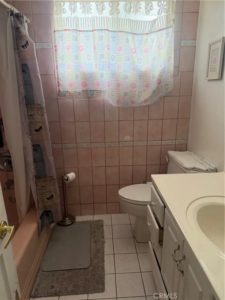 1381 N Glenfinnan, Covina