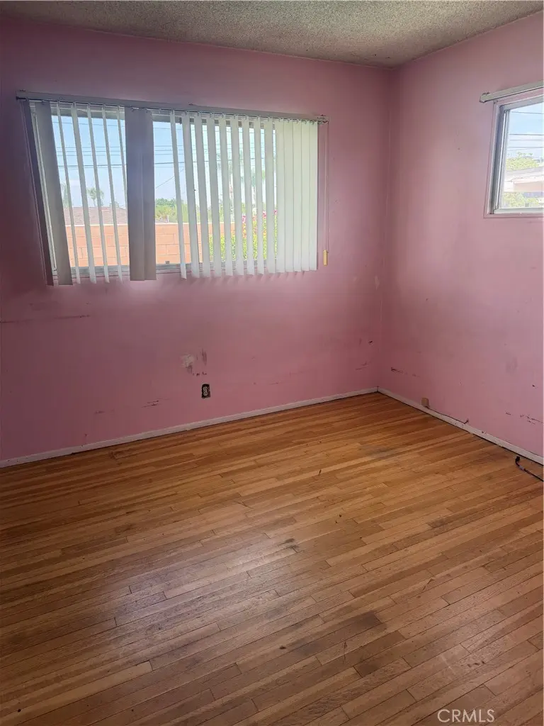 1381 N Glenfinnan, Covina