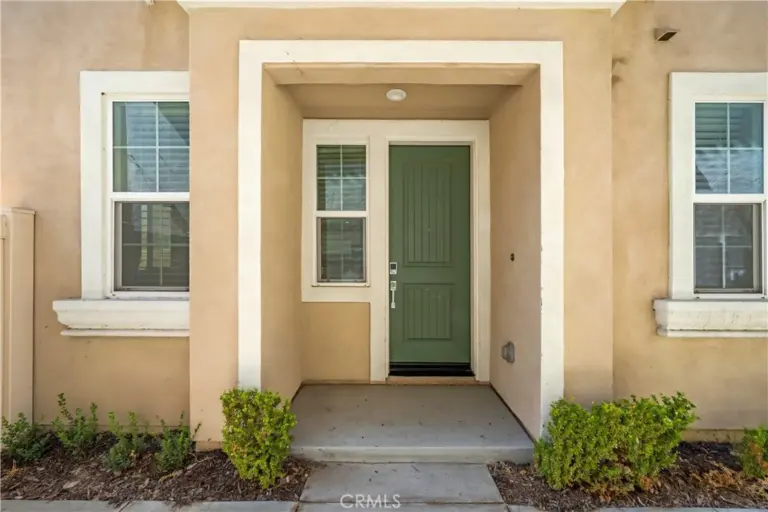 13846 Farmhouse, Chino