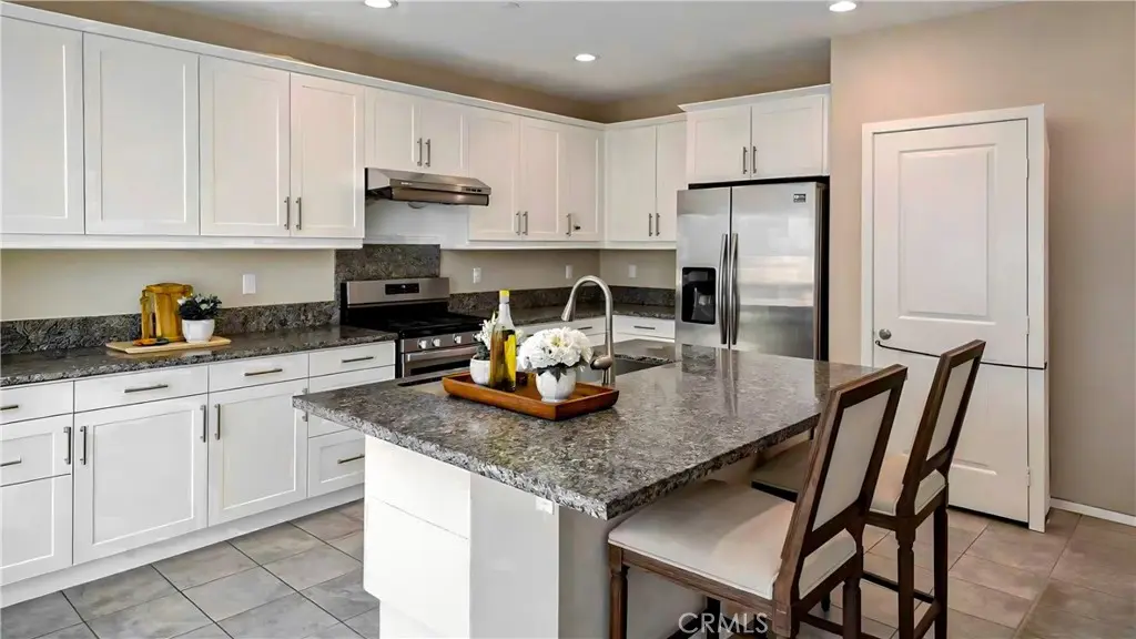 13846 Farmhouse, Chino