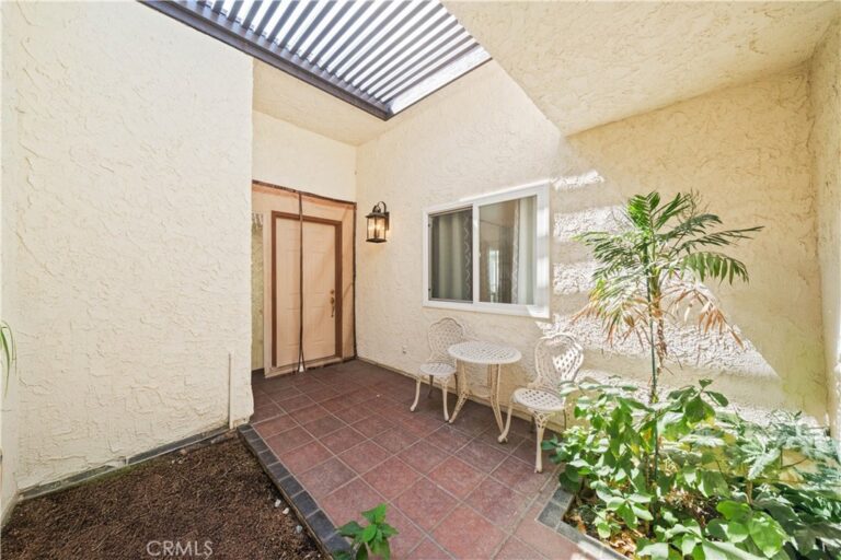1400 Blossom, Upland