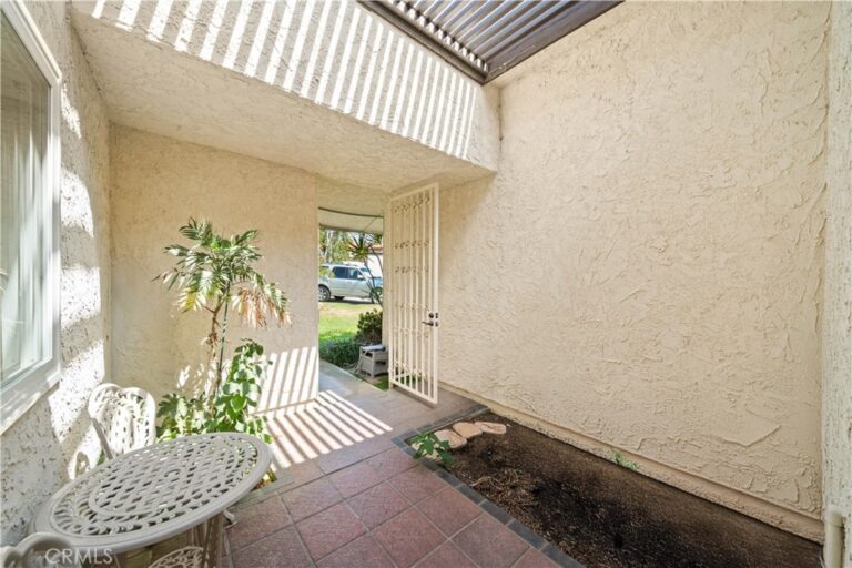 1400 Blossom, Upland