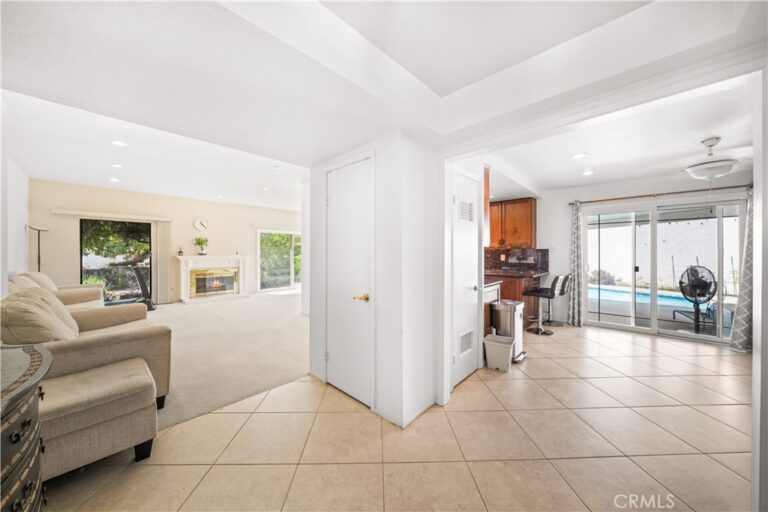 1400 Blossom, Upland