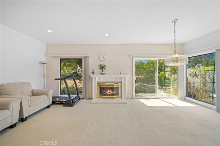 1400 Blossom, Upland
