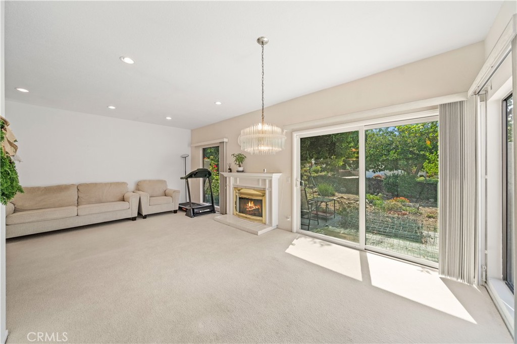 1400 Blossom, Upland