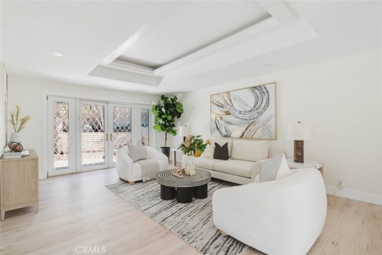 142 Crescent Glen Drive, Glendora