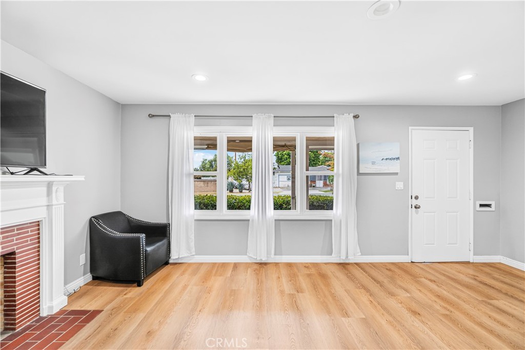 1422 N Sultana, Ontario
