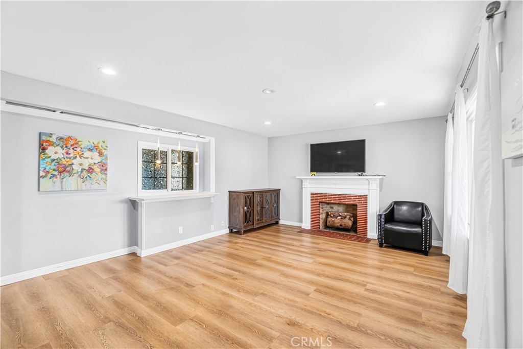 1422 N Sultana, Ontario