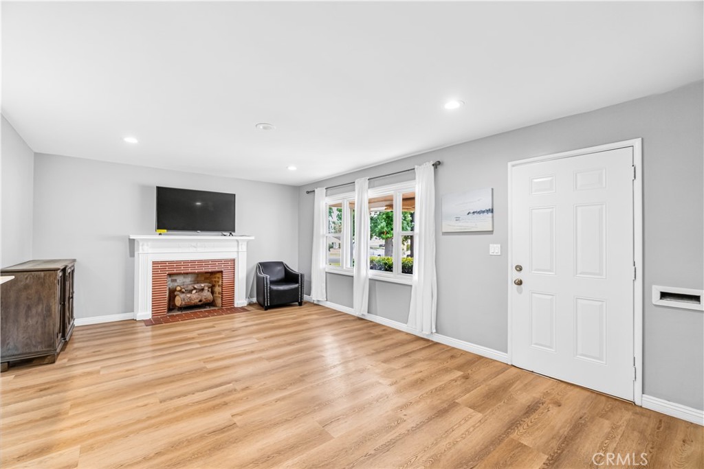 1422 N Sultana, Ontario