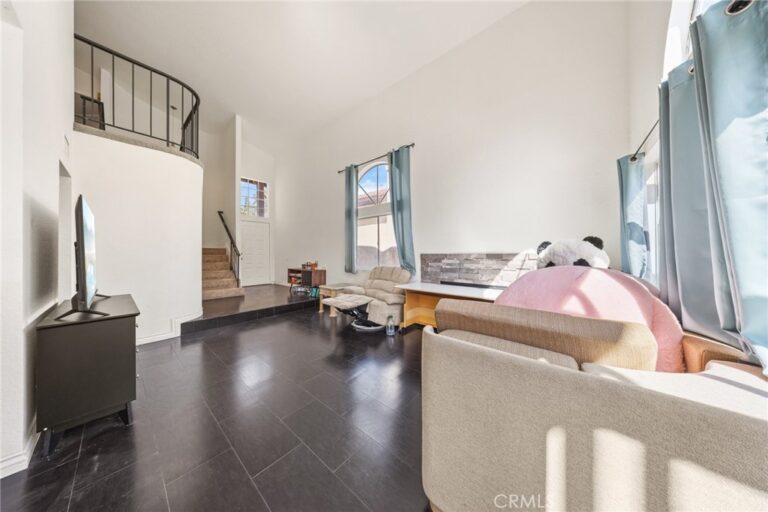 14311 Hillcrest Dr, Fontana