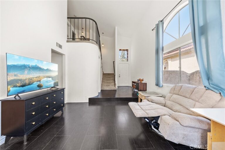 14311 Hillcrest Dr, Fontana