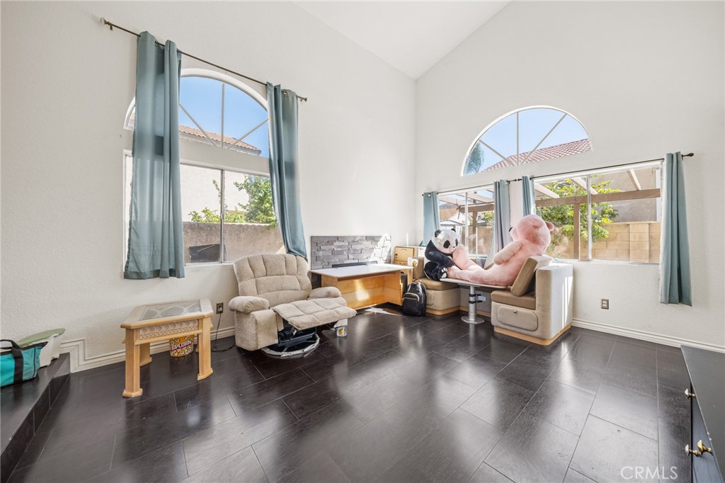 14311 Hillcrest Dr, Fontana