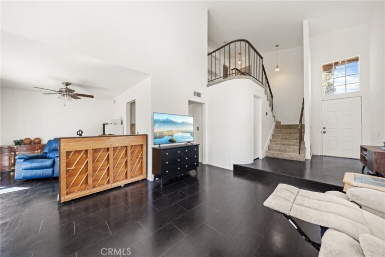 14311 Hillcrest Dr, Fontana