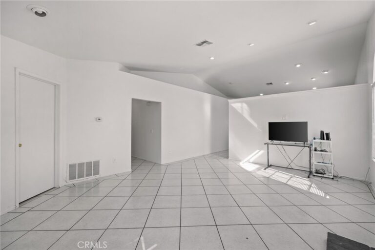 14422 Hillcrest, Fontana