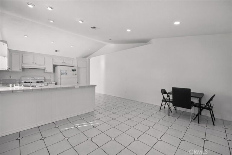 14422 Hillcrest, Fontana