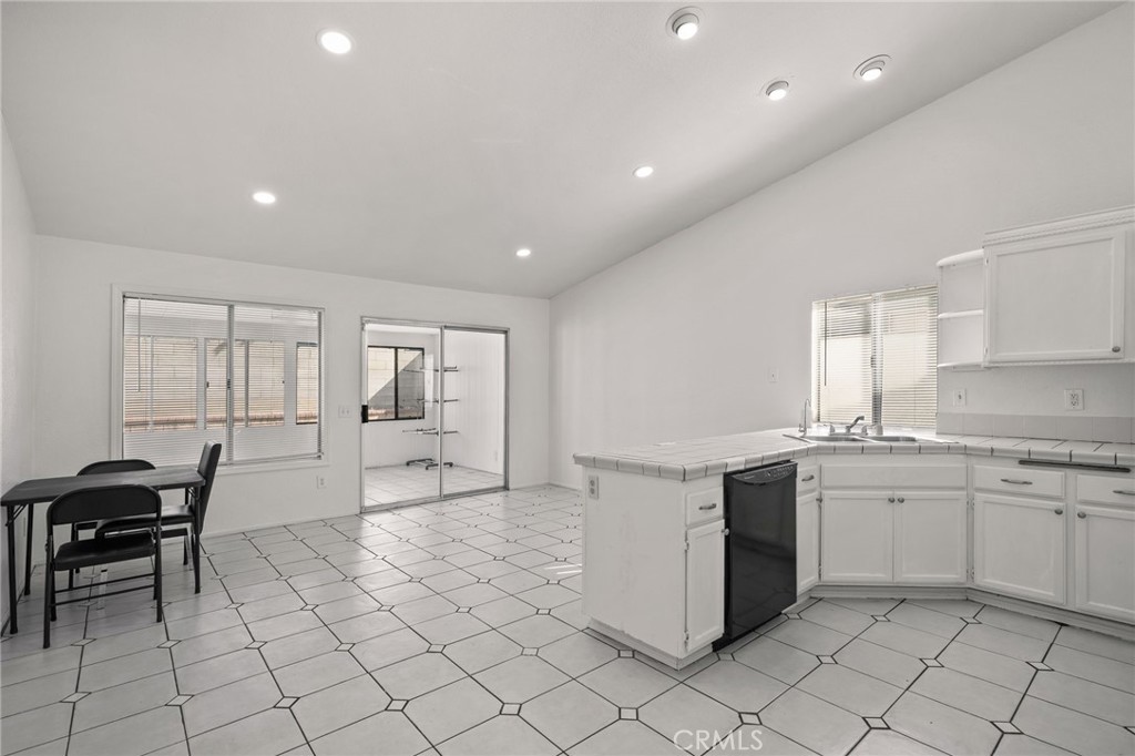 14422 Hillcrest, Fontana