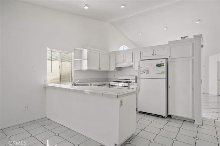 14422 Hillcrest, Fontana