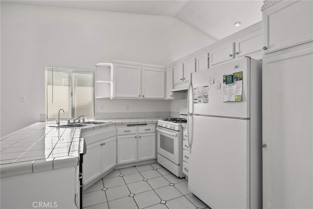 14422 Hillcrest, Fontana